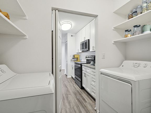 In-Unit Washer + Dryer