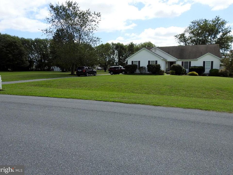 1st image of 16733 Woodland Ct