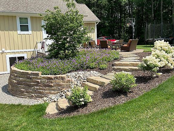 5th image of 2005 Grand River Dr NE