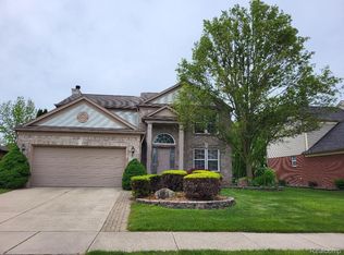 49515 Crusader Dr, Macomb, MI 48044