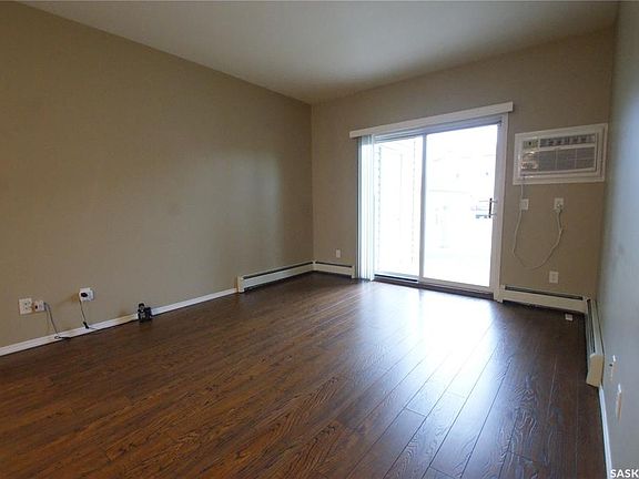 4th image of UNIT 107-302 Nelson ROAD