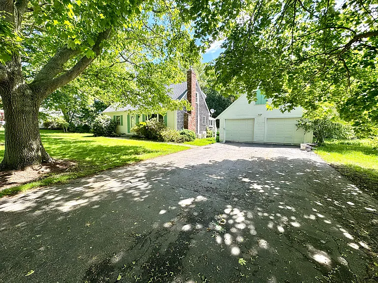 5 Barton Ln — Photo 3