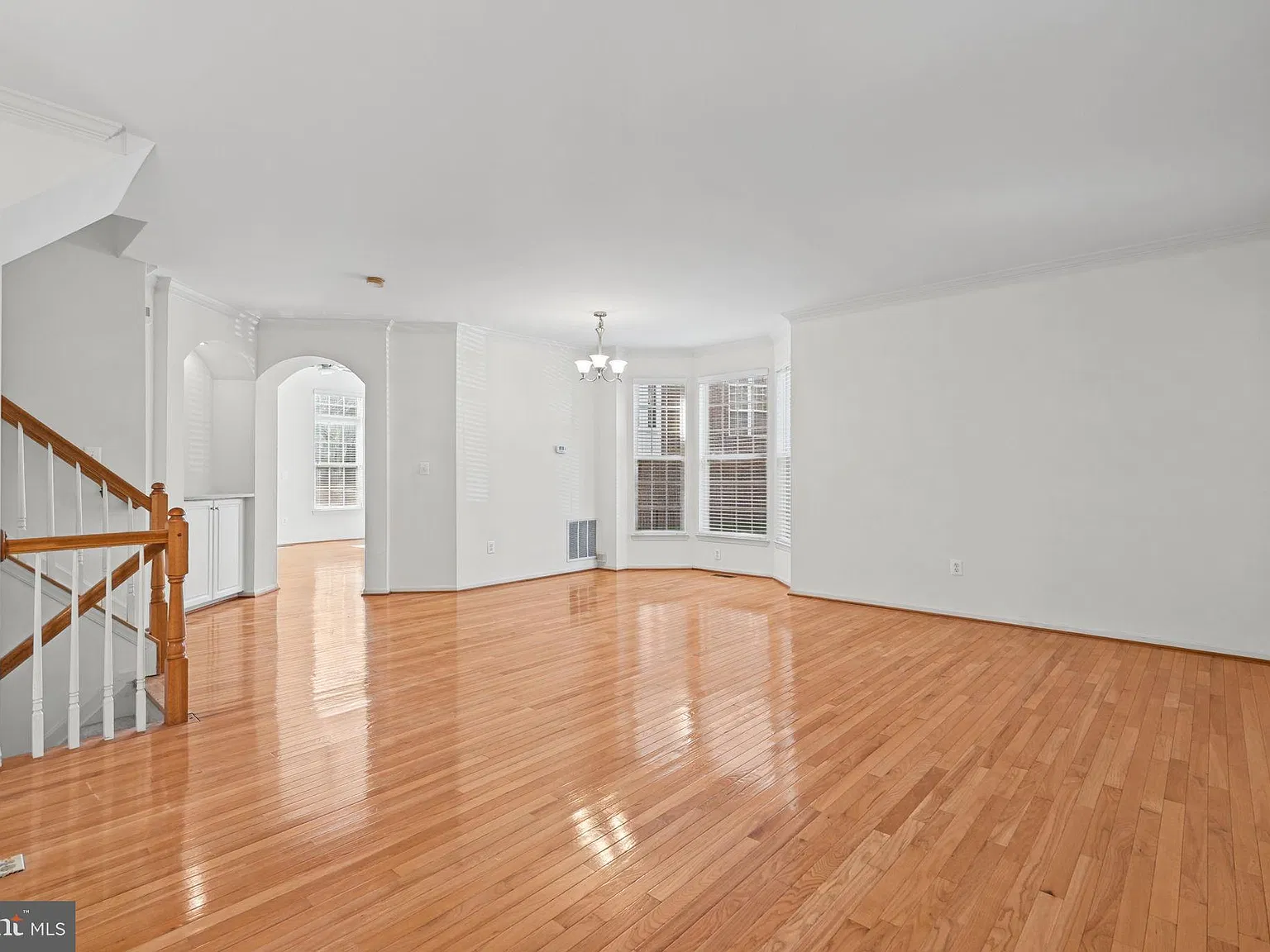 3 bed, 3.5 bath, 2762 sqft, $4,500 — Photo 3