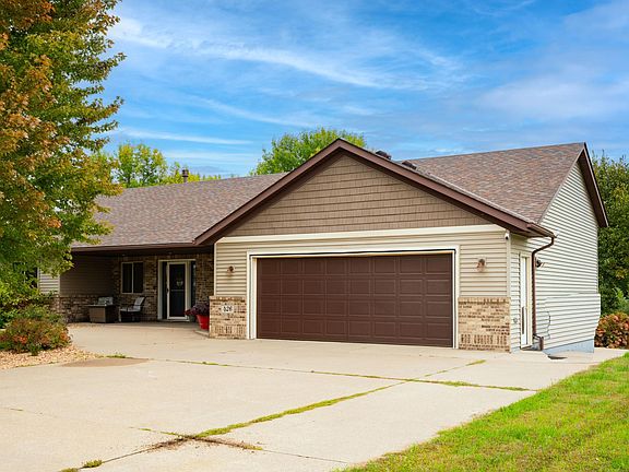 3rd image of 426 Maple Dr