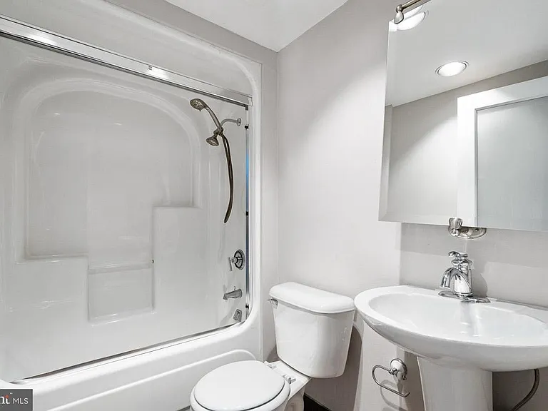 7 N Columbus Blvd #223 — Photo 20