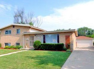 7230 Suffield St, Morton Grove, IL 60053