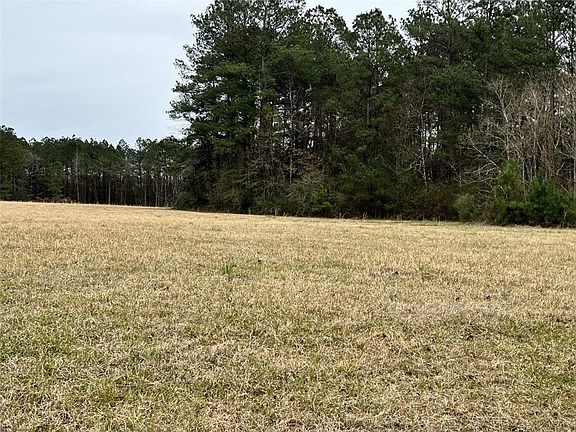 2nd image of 738 Paradise Rd