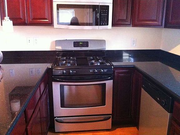 4th image of 410 39th St