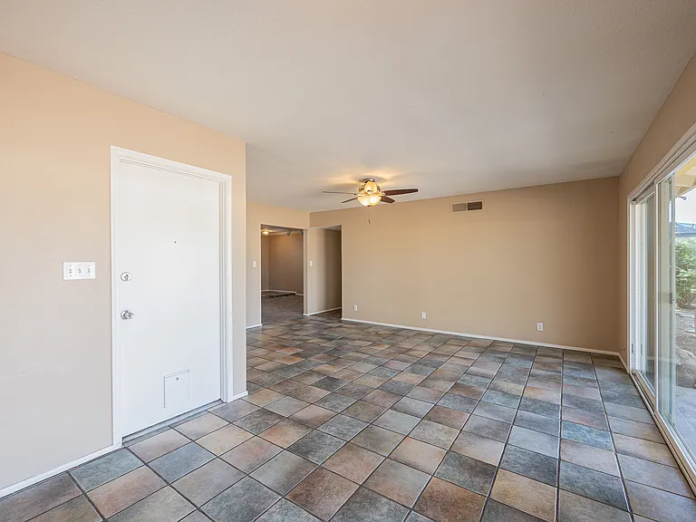 2812 S Cottonwood Dr — Photo 12