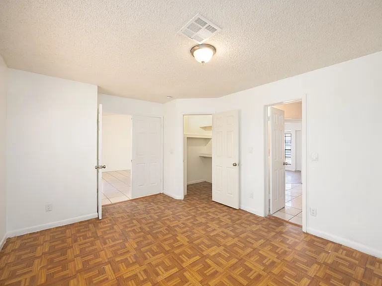 7351 W Oregon Ave — Photo 8