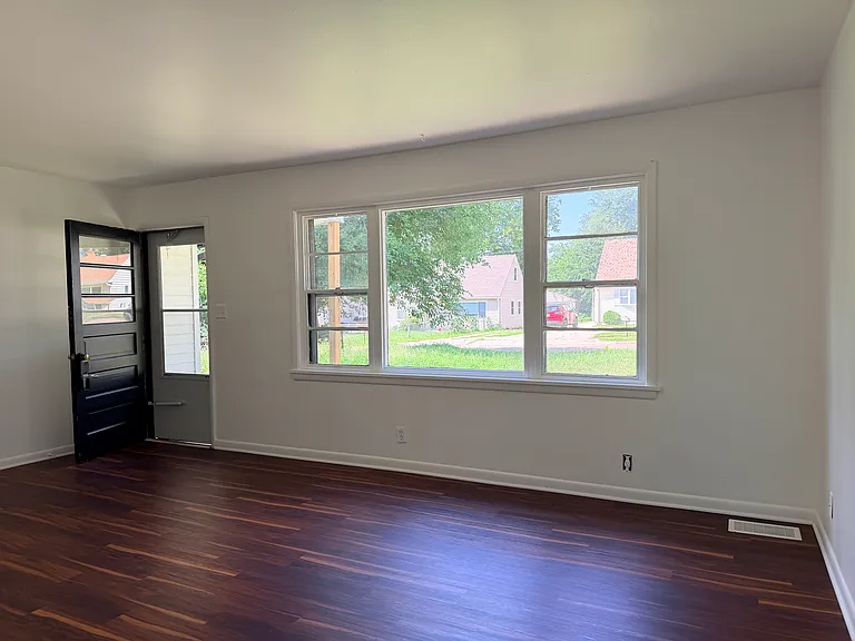 407 W 30th Ave — Photo 9