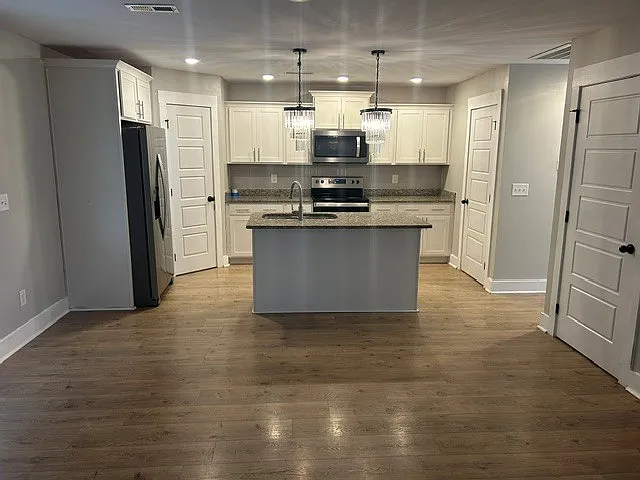 4 bed, 2.5 bath, 1721 sqft, $2,150 — Photo 3