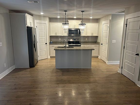 3rd image of 1069 Winesap Rd