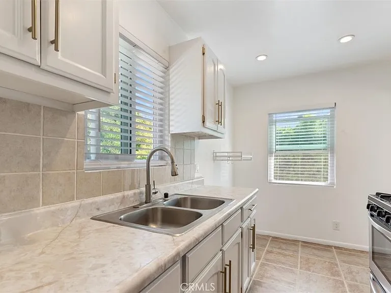 1192 Stringer Ave — Photo 8