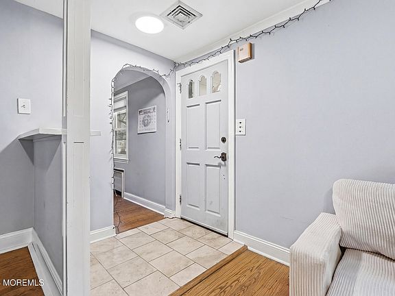 4th image of 416 Roosevelt Ave