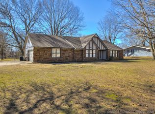 1804 Woodland Rd, Sapulpa, OK 74066