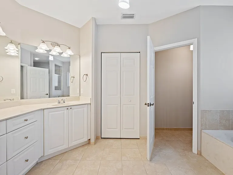 1609 SE 23rd Way — Photo 18