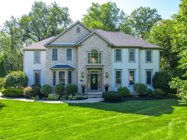 7332 Burntwood Ln, Hudson, OH 44236