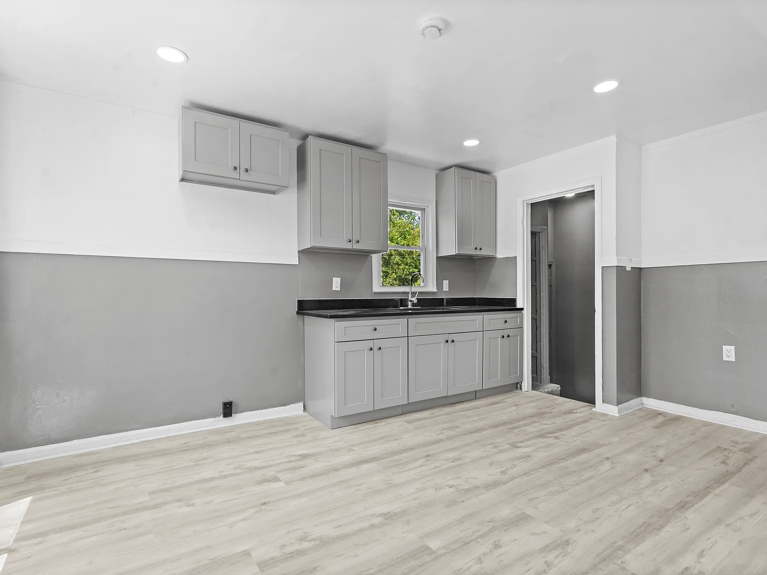 3 bed, 957 sqft, $1,350 — Photo 3