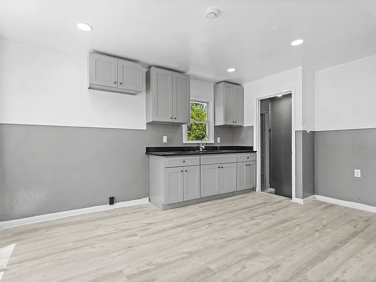 16039 Fairmount Dr — Photo 3