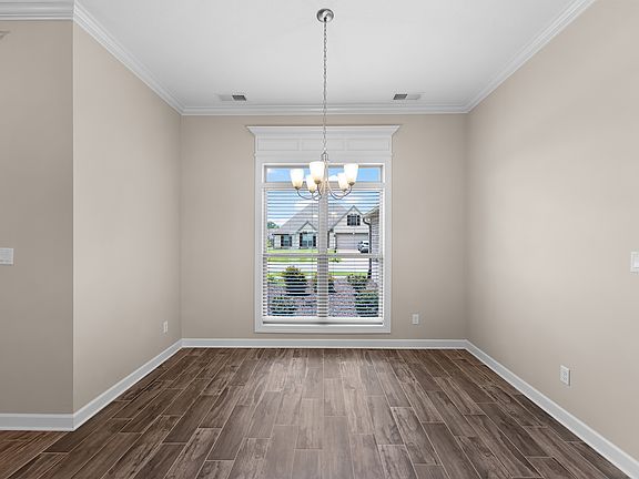 5th image of 38 Garrison Dr
