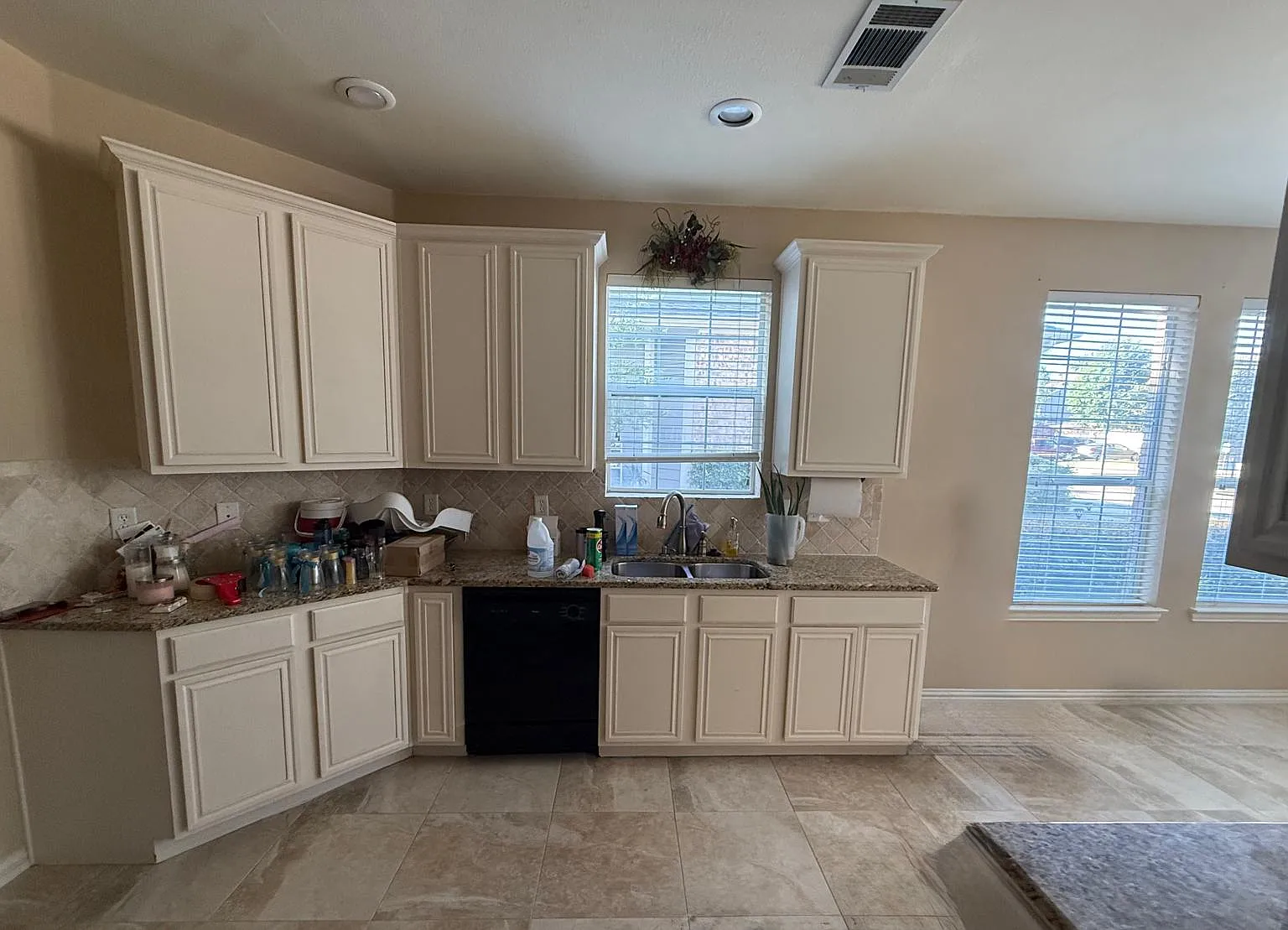 3 bed, 1940 sqft, $2,395 — Photo 1