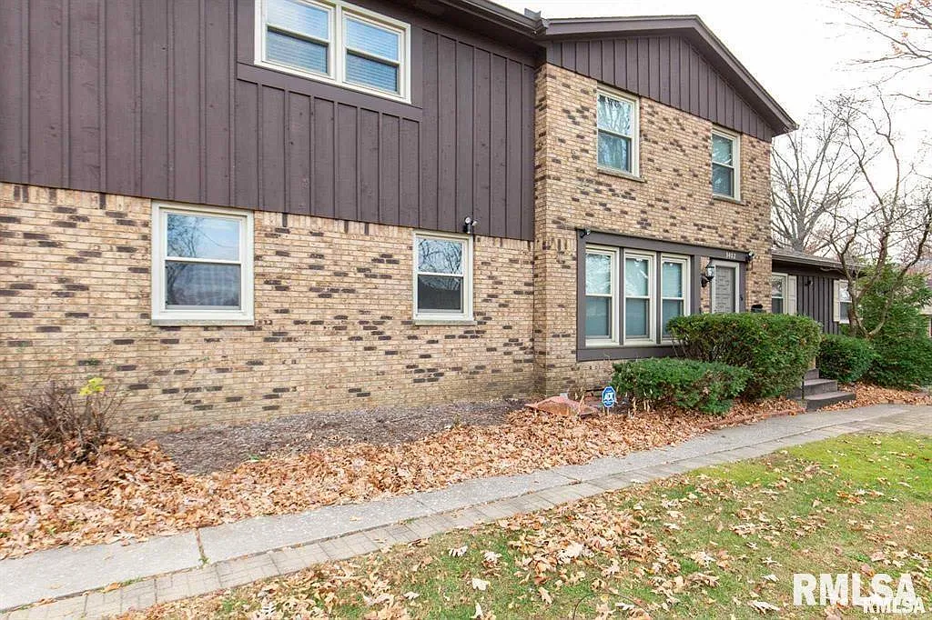 2 bed, 800 sqft, $1,350 — Photo 1