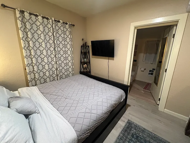 4046 Central Ln #2 — Photo 9