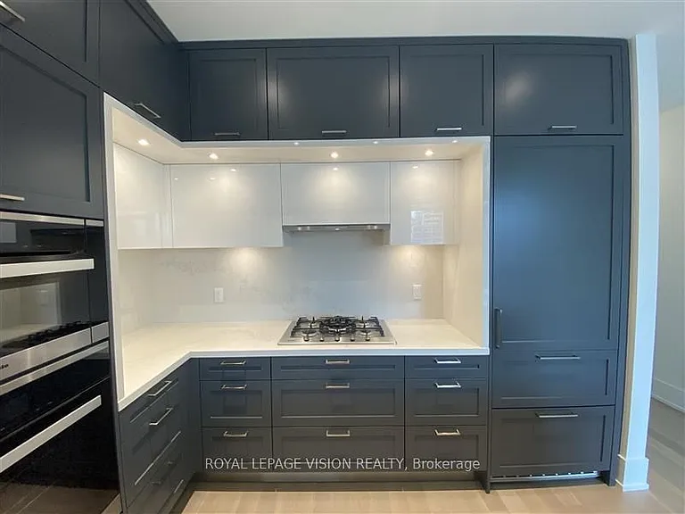 455 Wellington St W #701 — Photo 5