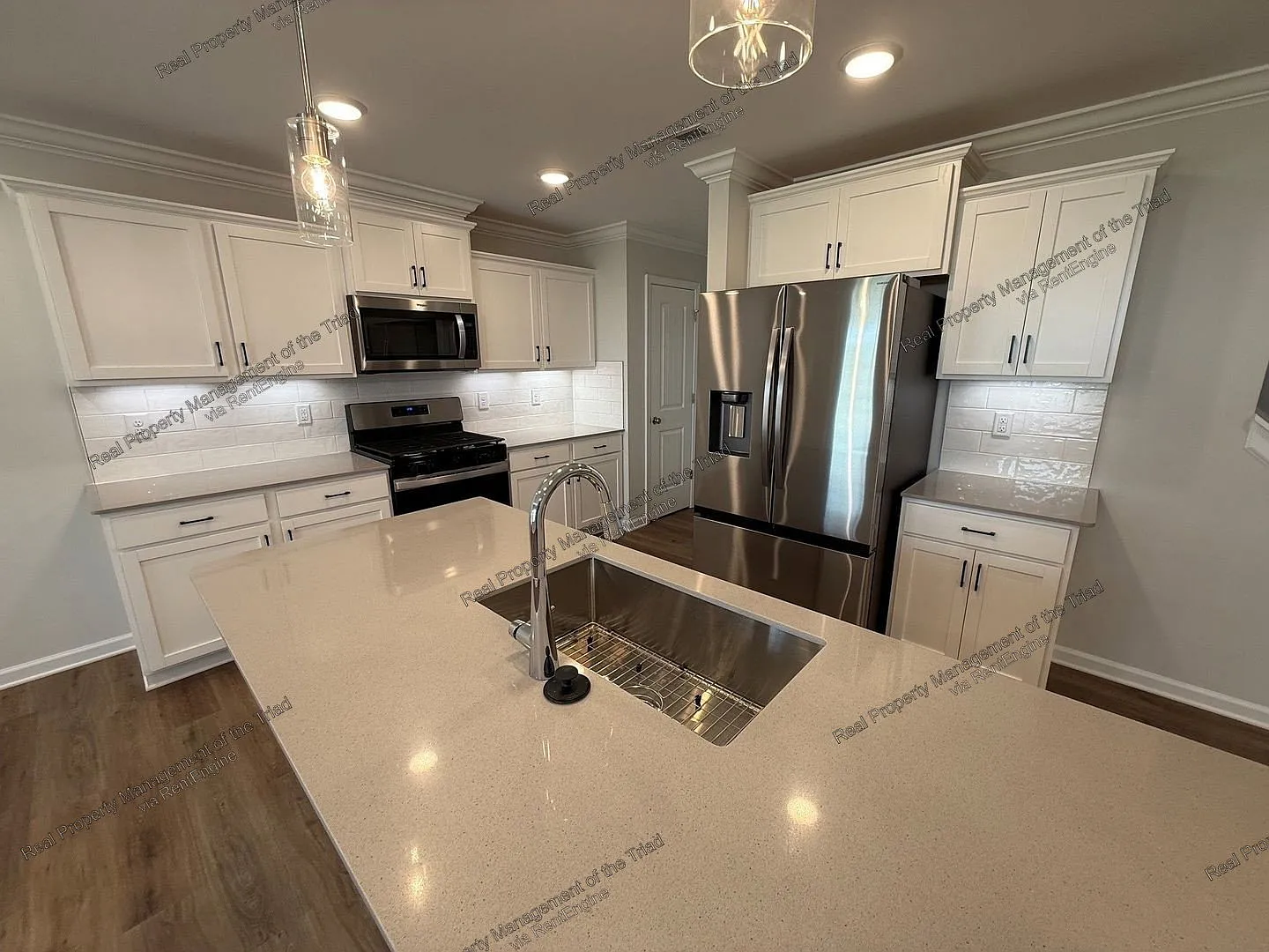 3 bed, 2.5 bath, 1618 sqft, $1,995 — Photo 4