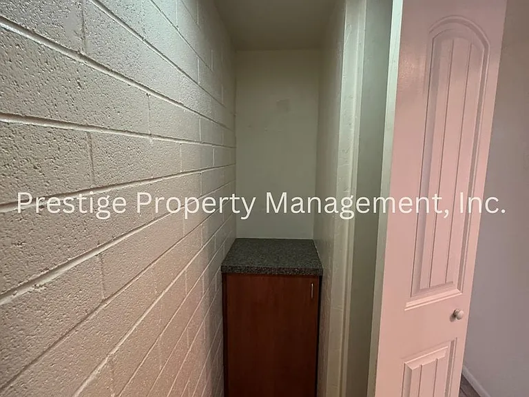 2525 N Alvernon Way #B4 — Photo 12