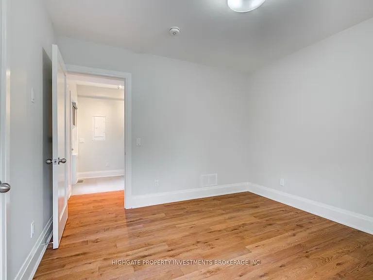 129 Hilton Ave #MAIN — Photo 12