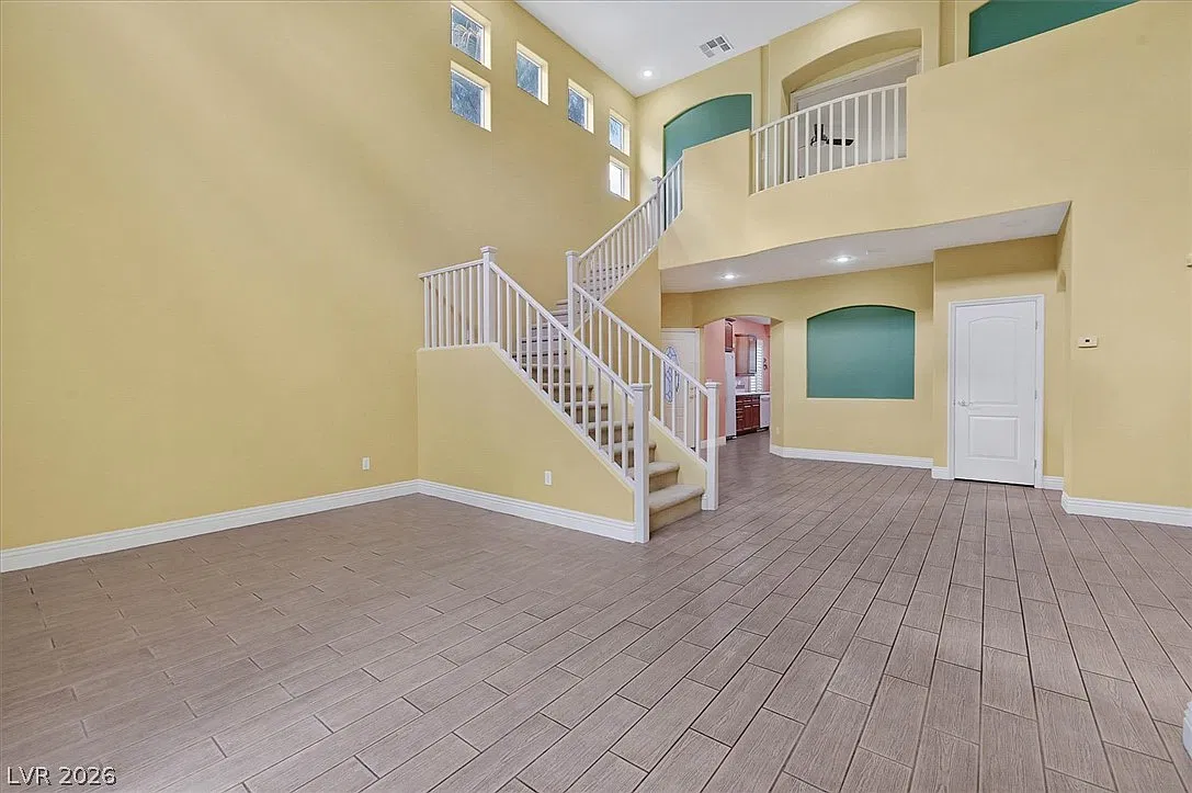 3 bed, 3.0 bath, 1951 sqft, $2,450 — Photo 4