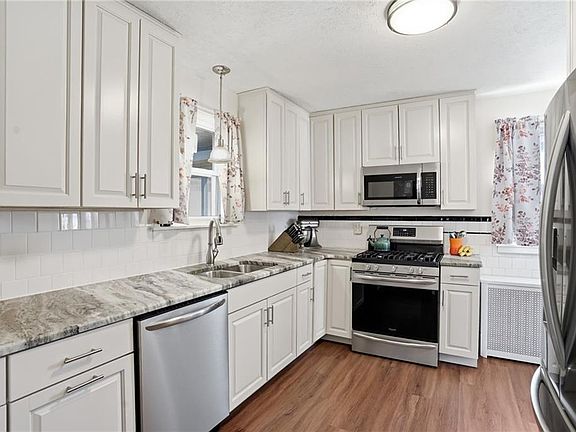 2nd image of 1625 Smith St