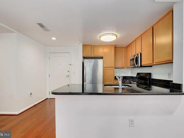 355 I St SW #511 — Photo 21