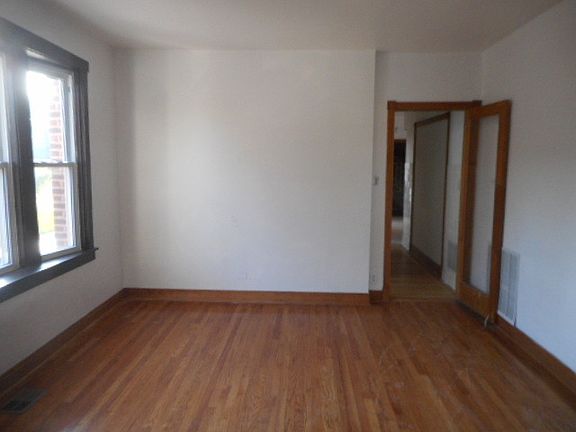 3rd image of 1901 Harvey Ave