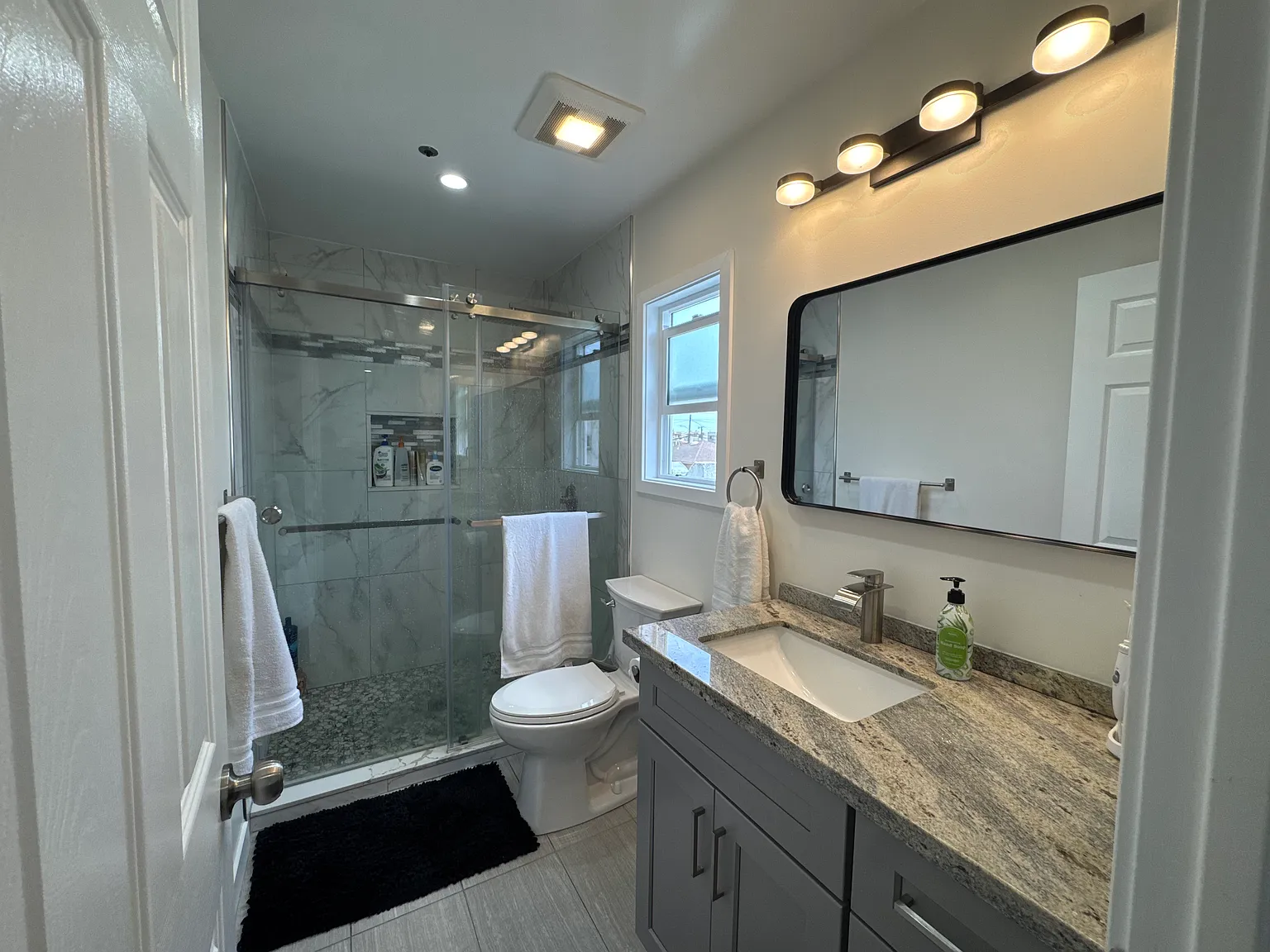 3 bed, 1300 sqft, $3,200 — Photo 4