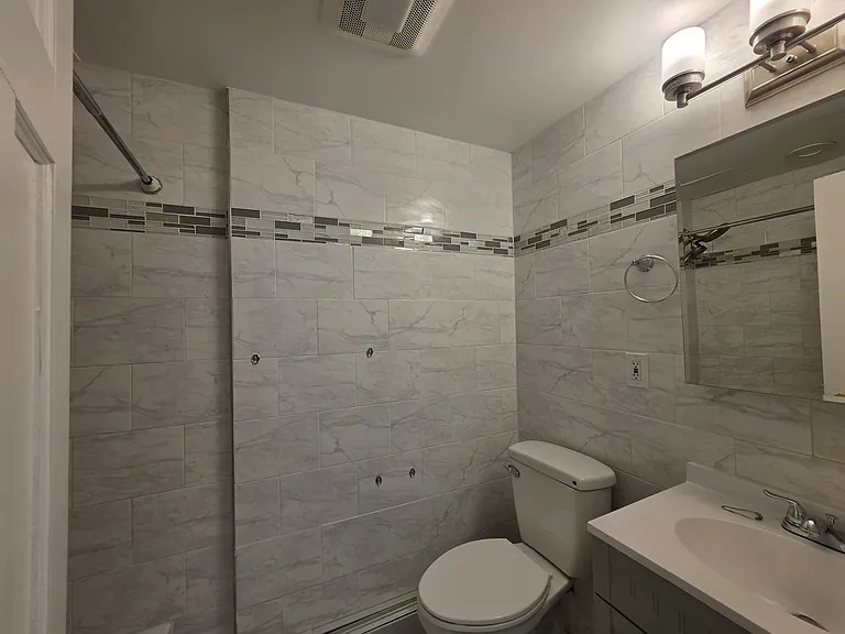 2052 E 60th St #1 — Photo 18