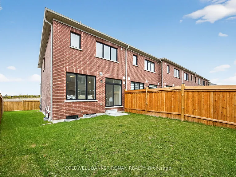 29 Milady Cres — Photo 35