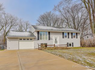 7650 Deerfield Ave, Woodridge, IL 60517