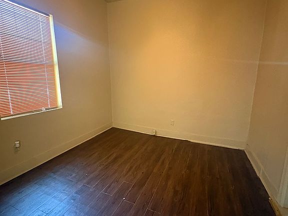3rd image of 517 Stoner Ave