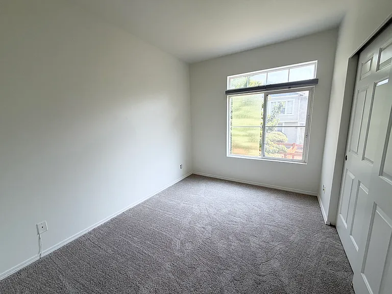 2036 Newport Way NW — Photo 8
