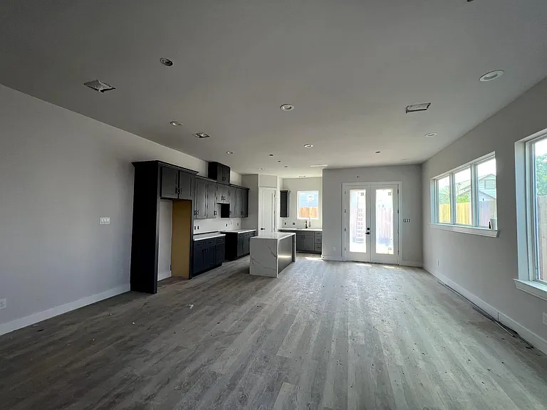 6407 Sidney St — Photo 8