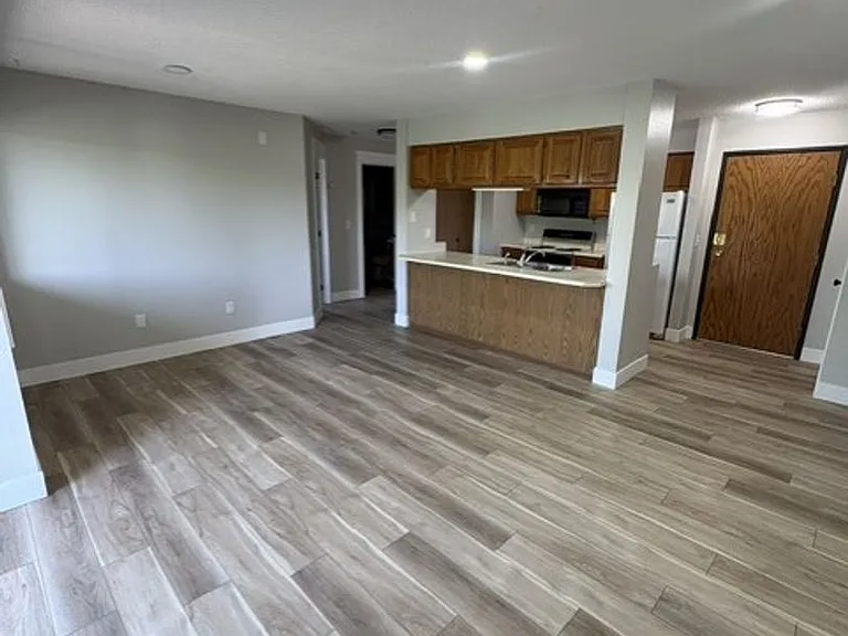 36 Plex - Village Green Apartments — Photo 36