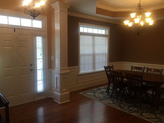 4th image of 332 Willow Lake Dr