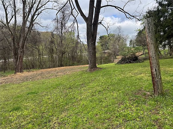 3rd image of 647 Filbert Heights Rd