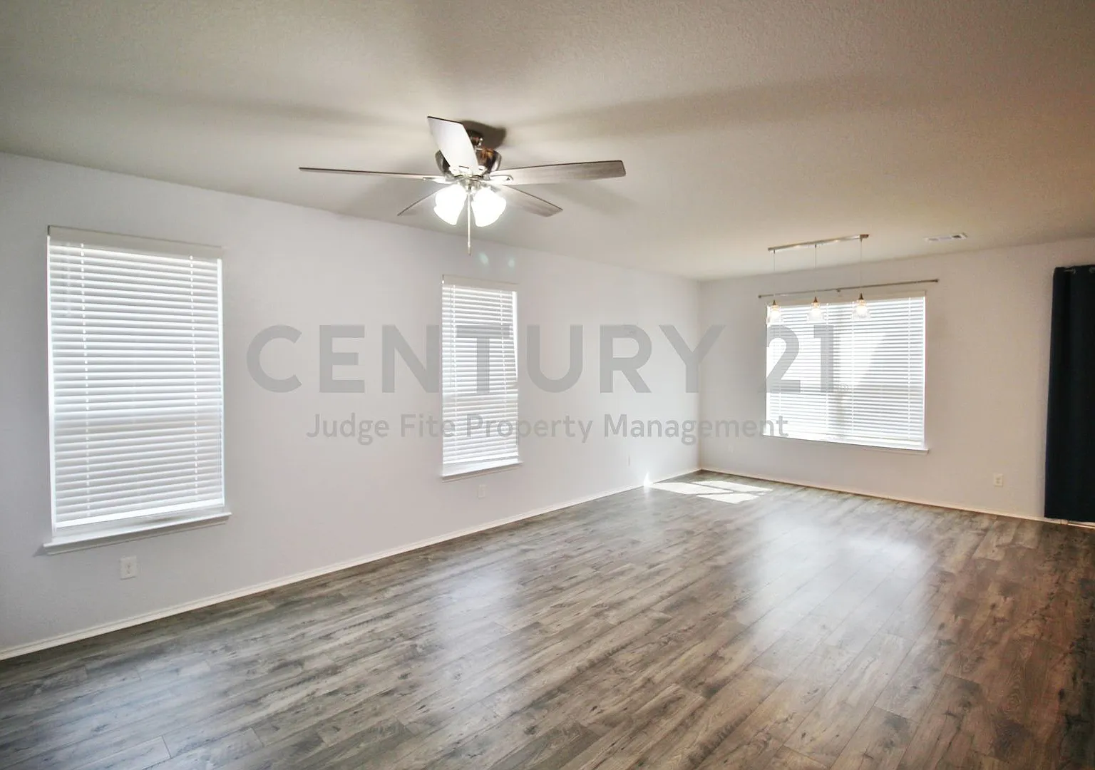 Quaint 3/2/ Home Situated in Royse City's Waterscape Subdivision For Rent! — Photo 2