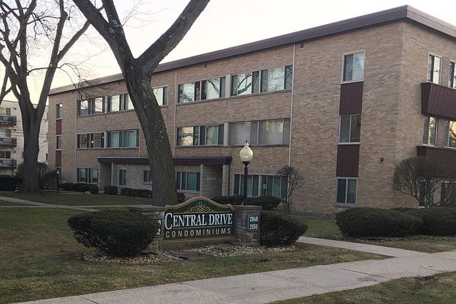 1st image of 2648 Central Dr
