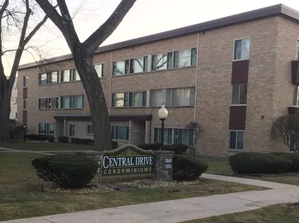 2648 Central Dr, Flossmoor, IL 60422