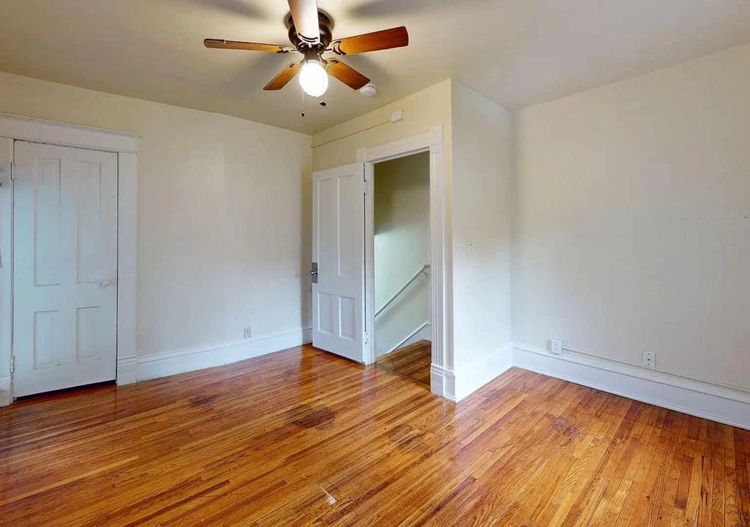 Cute, Clean, Convenient 2 Bedroom Unit in Downtown Ames — Photo 3